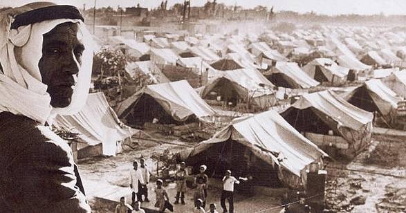 I 1948 flyktet palestinerne først og fremst til Gaza, Vestbredden og Jordan, samt Libanon og Syria. Der ble flyktningleire opprettet, slik som på dette bildet fra 1948. Rundt 5 millioner palestinere er flyktninger også i dag, noe som utgjør ca. halvparten av det palestinske folket.