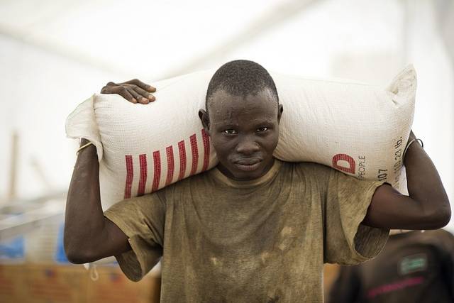 Matforsyninger ankommer FNs matvarprogram, World Food Programmes stasjon i Juba