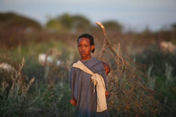 En ung somalisk jente som bor i en flyktningleir. UN Photo: Manoocher Deghati/IRIN